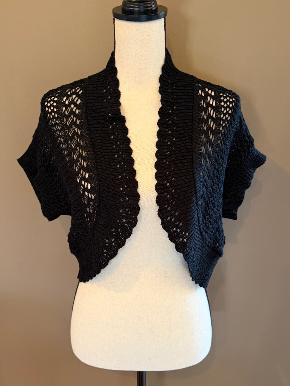 Robbie Bee Black Knitted Cropped Boho Crochet Cardigan Shrug, Size Medium